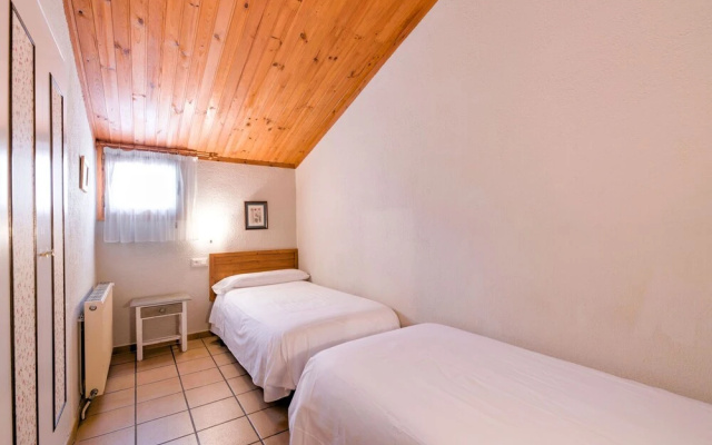 Modern Apartment in Lladurs with Swimming Pool