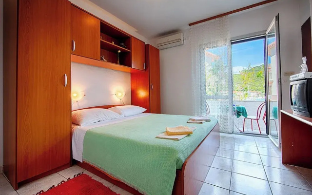 Apartments Malo Lago
