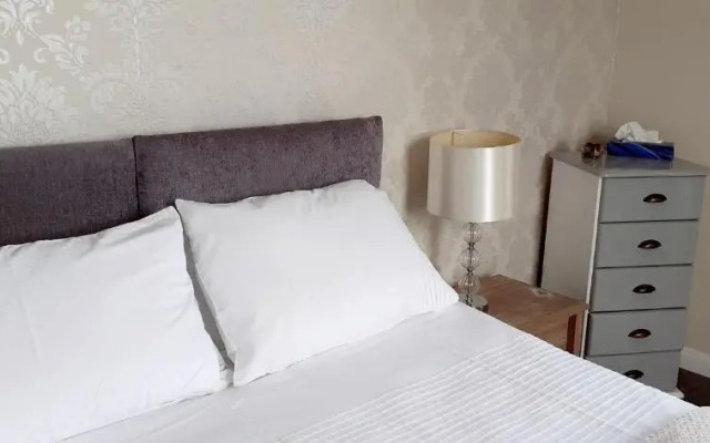 Queens Rooms