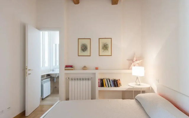 RSH Trevi Fountain Luxury Apartment