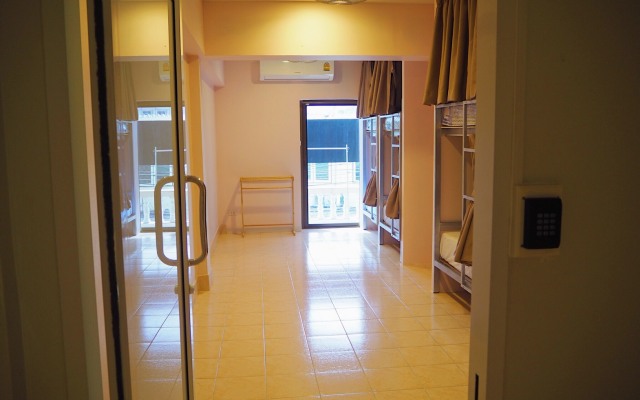 The Lucky Kata Hostel комната для гостей
