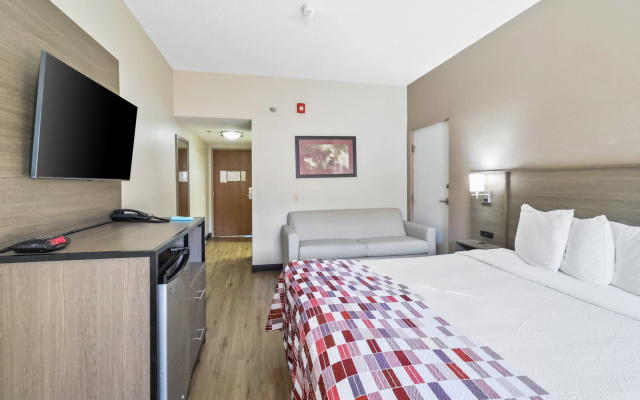 Red Roof Inn & Suites Fayetteville - Fort Bragg
