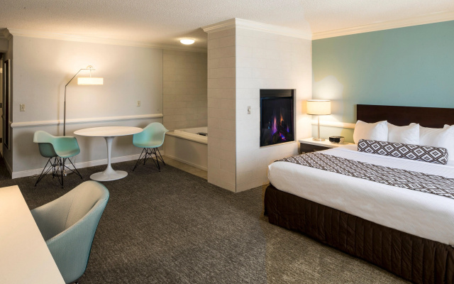 Crowne Plaza Suites Pittsburgh South by IHG