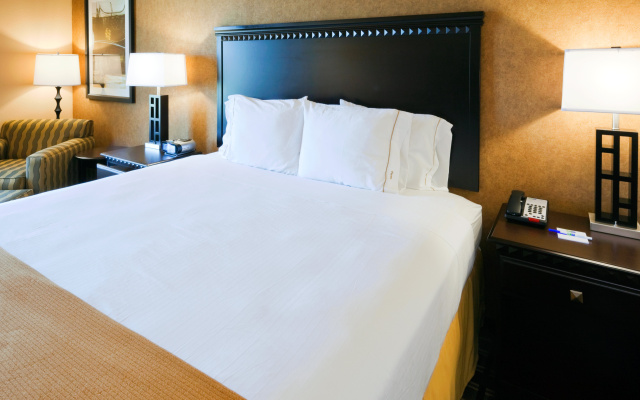 Holiday Inn Express Hotel & Suites Ennis by IHG