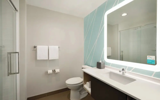 Avid Hotels Plano North