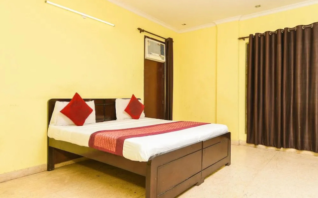 OYO 8534 Paradise Inn DEL728