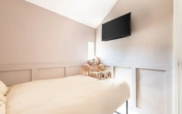 Host Stay High Street