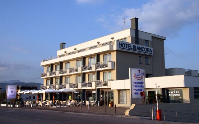 Hotel Ancora Салерно вид на фасад