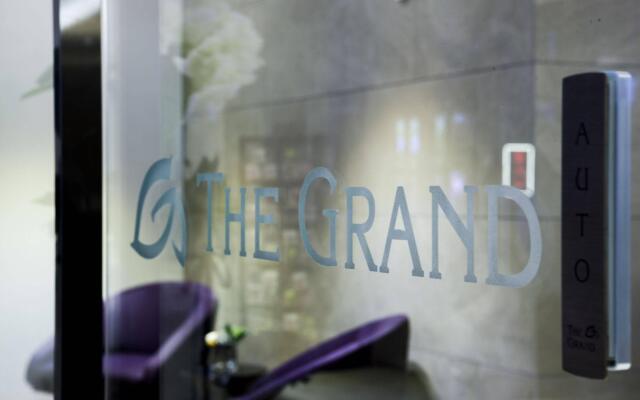 Отель The Grand Hotel Myeongdong Южная Корея, Сеул - отзывы, цены и фото номеров - забронировать отель The Grand Hotel Myeongdong онлайн вид на фасад