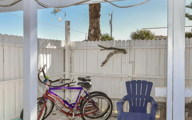 The Artist Beach House Beachfront 6298s