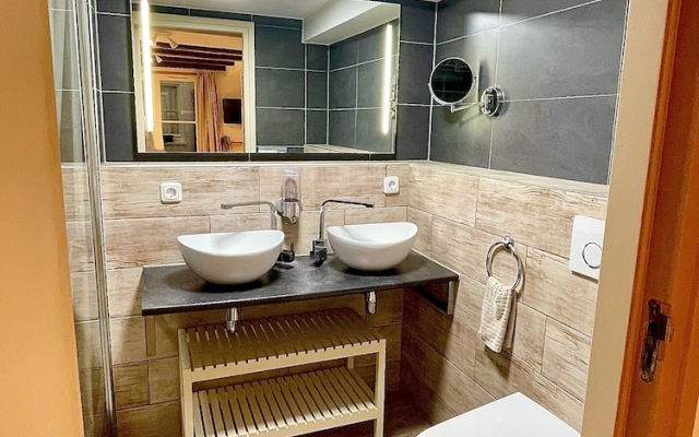 A&A Patio Suite