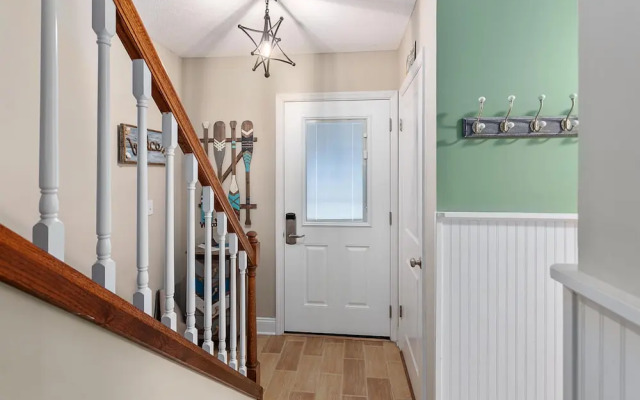 425 Magnolia Unit I by Hodnett Cooper
