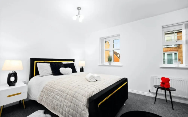 House - Sleeps 6, Garden & Free Parking