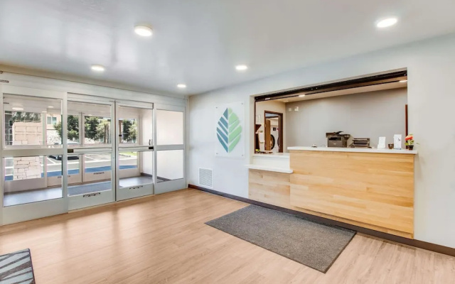 Woodspring Suites Bakersfield Airport