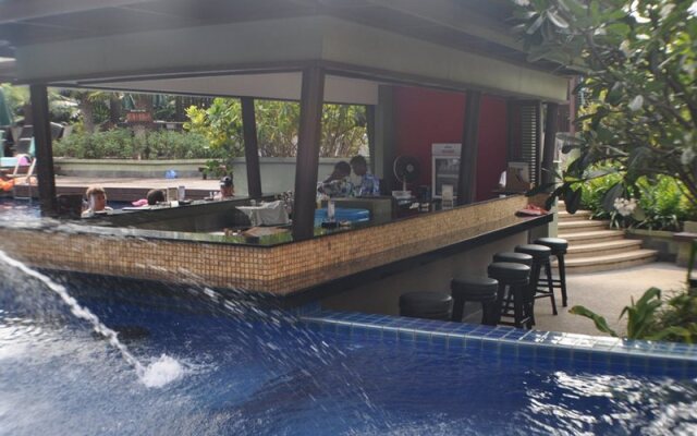 Patong Merlin Hotel вид на фасад