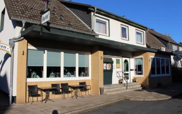 Отель Restaurant Jägerhof Германия, Брауншвейг - отзывы, цены и фото номеров - забронировать отель Restaurant Jägerhof онлайн вид на фасад