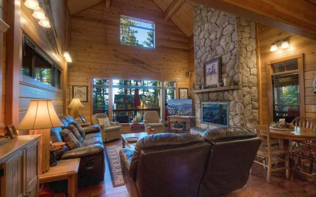 Smokey Joes by Lake Tahoe Accommodations