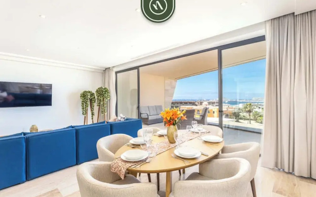 Luxury 2 BR Condo - Oceanview Pool - Gym