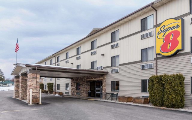 Super 8 by Wyndham Kalispell Glacier National Park in Kalispell, United States of America from 121$, photos, reviews - zenhotels.com hotel front