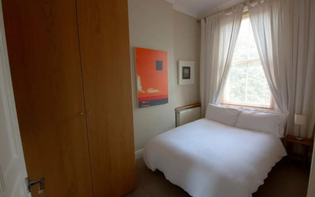 2 Bedroom Flat Near Camden Square