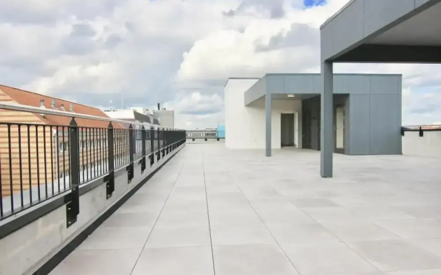 Townhouse Studio w Large Private Balcony