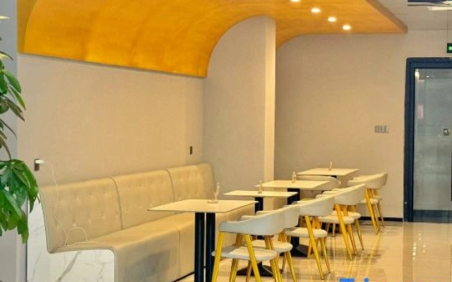 One roomluxury-Style Hotel（Tianma Central Square ）