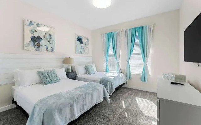 Sophisticated 6BR at Storey Lake
