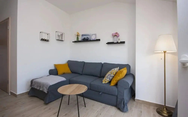 One Bedroom Apartment With sea View
