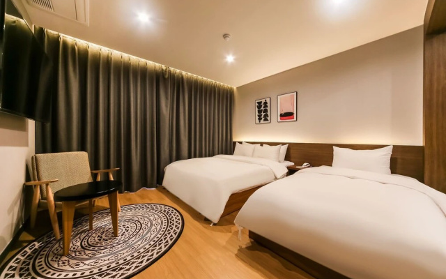 Changwon Myeongseo-Dong No. 25 Hotel Convention Branch