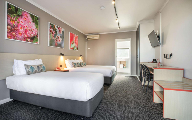 Nightcap at Ferntree Gully Hotel Motel