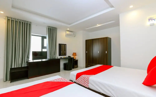 Chieu Duong Hotel by OYO Rooms