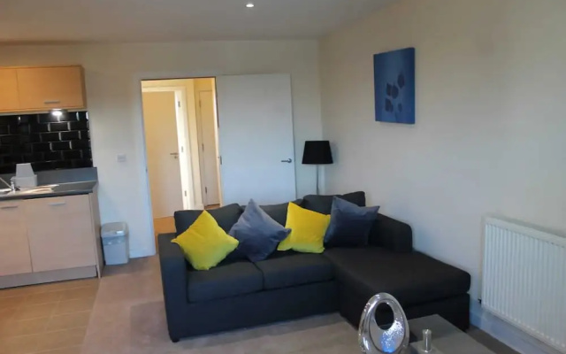Remarkable 2-bed Apartment in Reading