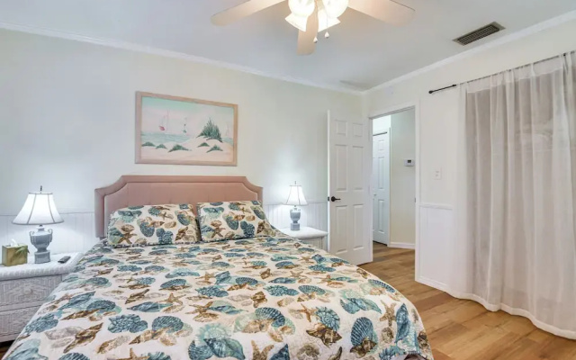 1 Mi to Anna Maria Island: Pet-friendly Retreat