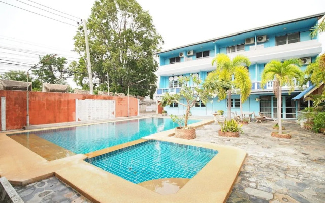 OYO 1004 Naklua Mansion