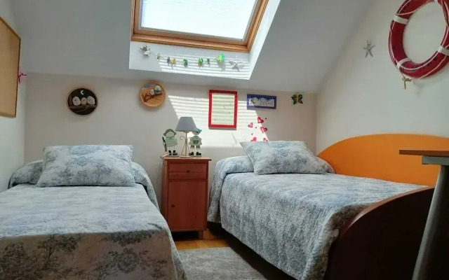3 Bed Flat - Sleeps 6 - Pool - Garden - Parking