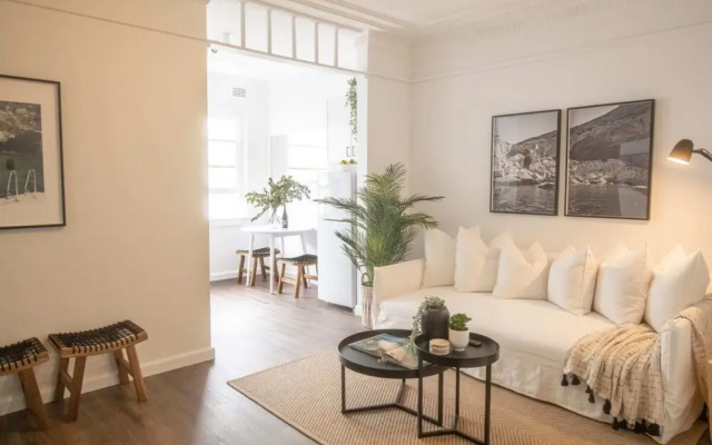 Stylish 1 Bedroom Apartment Near Beach