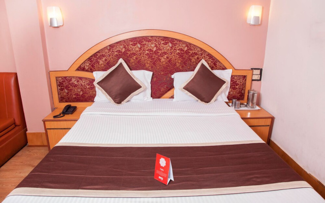 OYO 10068 Hotel Rathna
