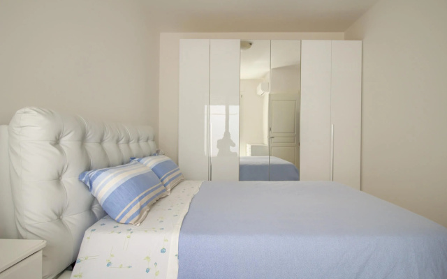 Luci Front Beach House