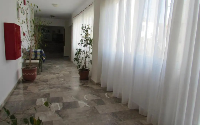 Luis Apartments