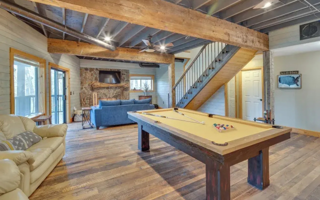 5 Mi to Ski Sapphire Valley: Cozy Retreat w/ Decks
