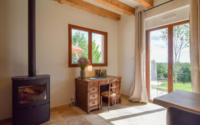 Elegant 10-guest Villa With Pool & Castle Views