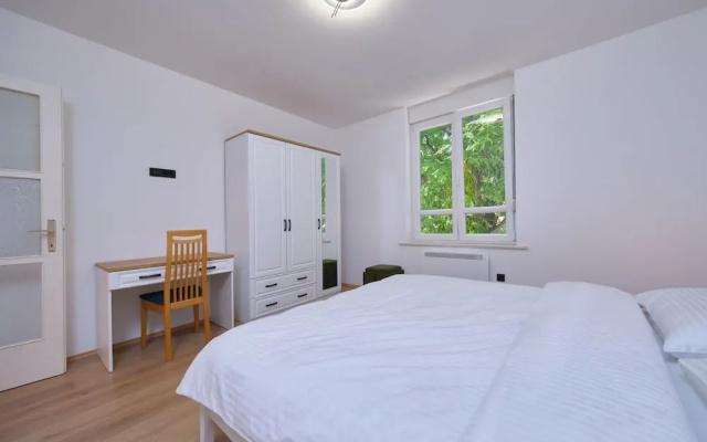 Bacci Central 2-Bedroom Apartment by Litto
