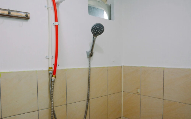 Stylish and Convenient Studio Green Pramuka Apartment