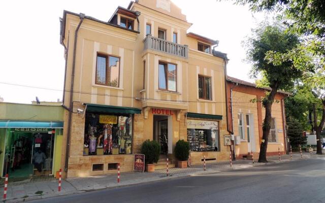 Отель Guest House Solo Шумен вид на фасад