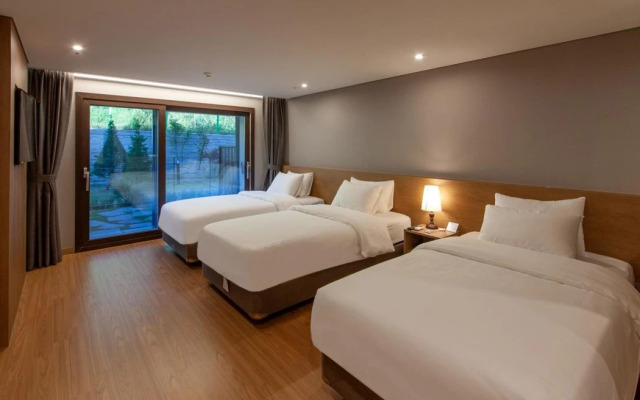 Ramada Resort by Wyndham MungyeongSaejae