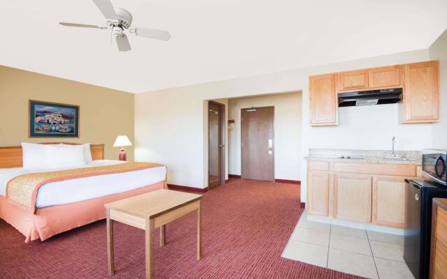 Hawthorn Suites by Wyndham Albuquerque 0