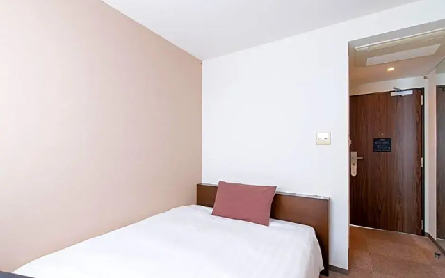 Hotel day by day