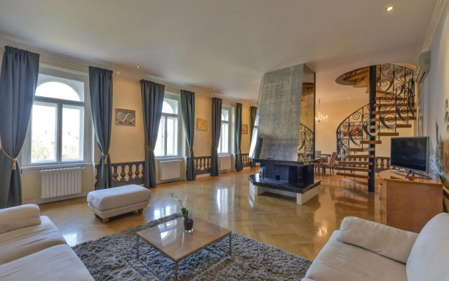 Panoramic Loft