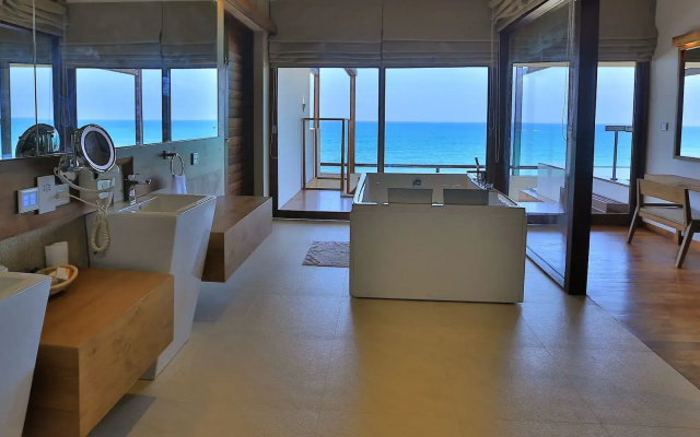 Курортный отель Pandanus Beach Resort & Spa