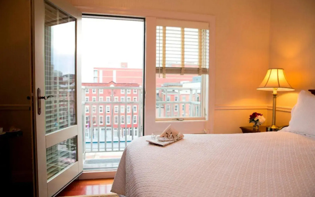Penn's View Hotel